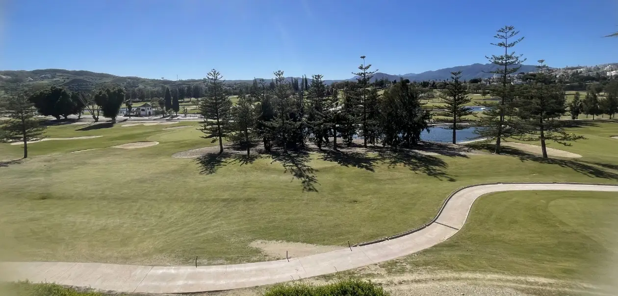 Appartement aan Mijas International golfbaan met uitzicht en zonsondergang