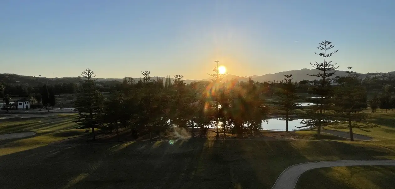 Appartement aan Mijas International golfbaan met uitzicht en zonsondergang